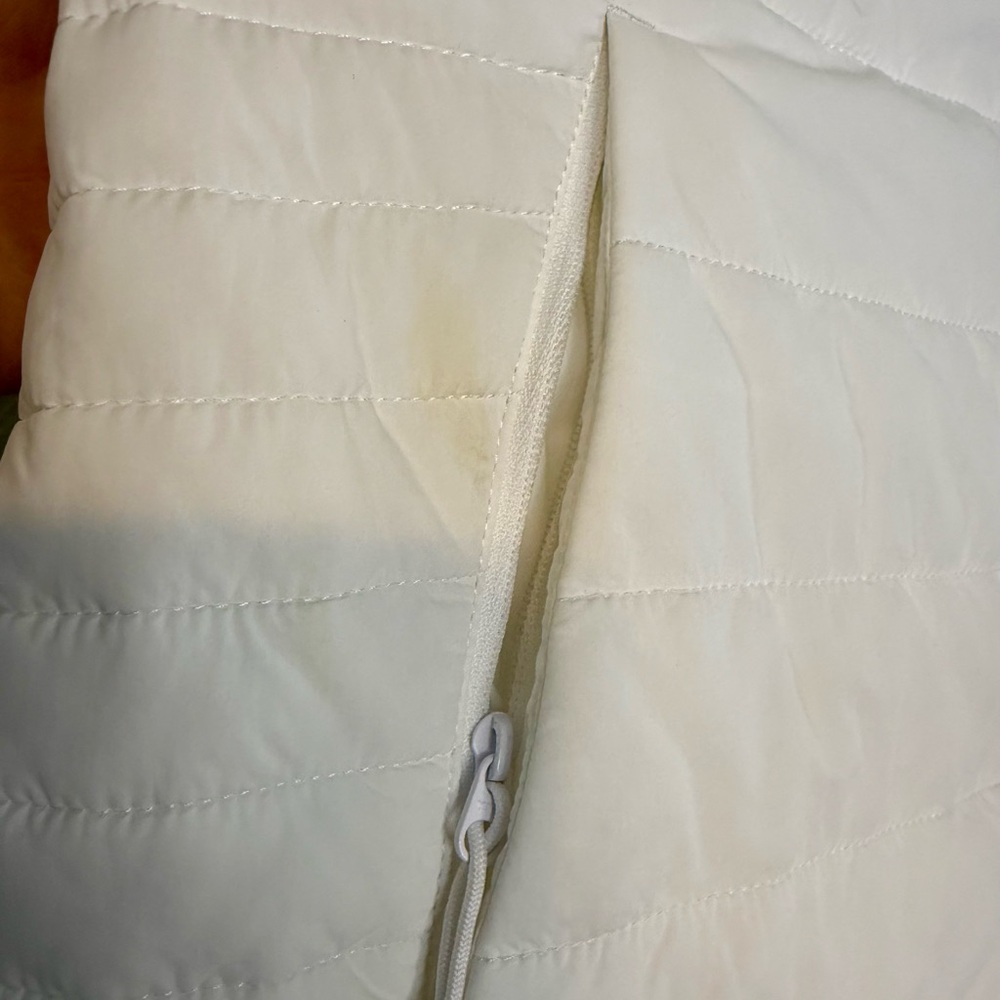 The North Face Women's Snowy White Puffer Jacket - Picture 2 of 8